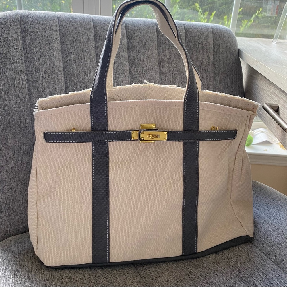 🎀🐰 NWOT the Boatkin Tote - Grey